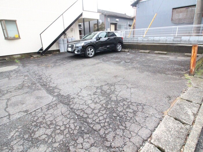 物件外観写真2　(駐車場)