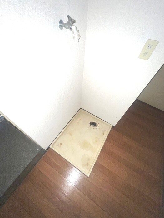 物件内観写真12　(洗濯機置場)