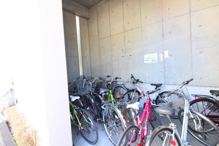 物件外観写真4　(駐輪場)