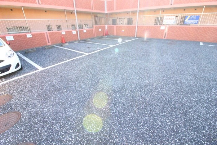 物件外観写真6　(駐車場)