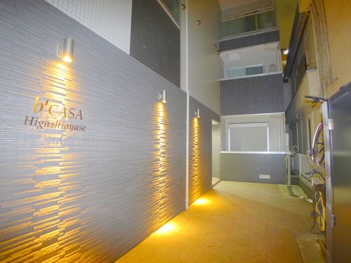 物件外観写真3　(エントランス部分)