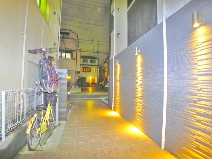 物件外観写真6　(駐輪場)