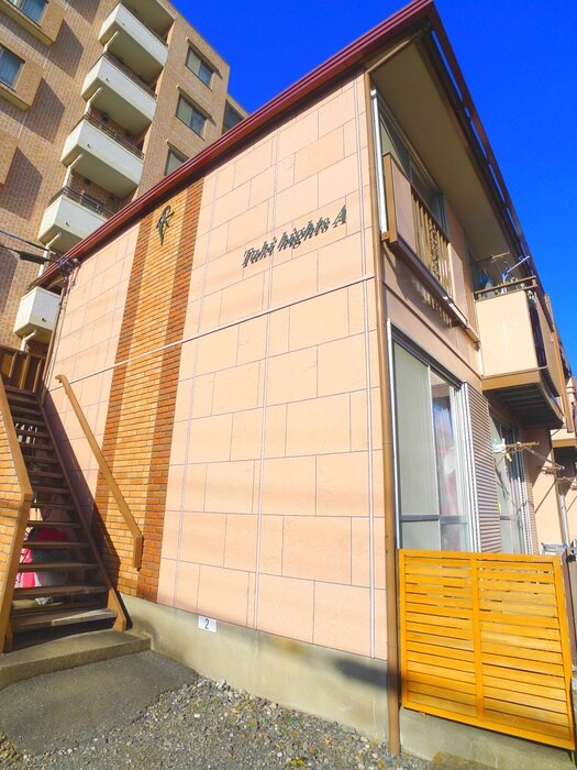 物件外観写真4　(エントランス部分)