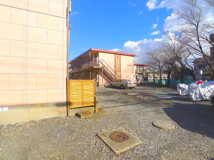 物件外観写真5　(駐車場)