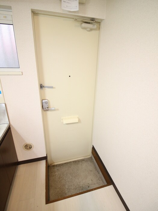物件内観写真11　(玄関)