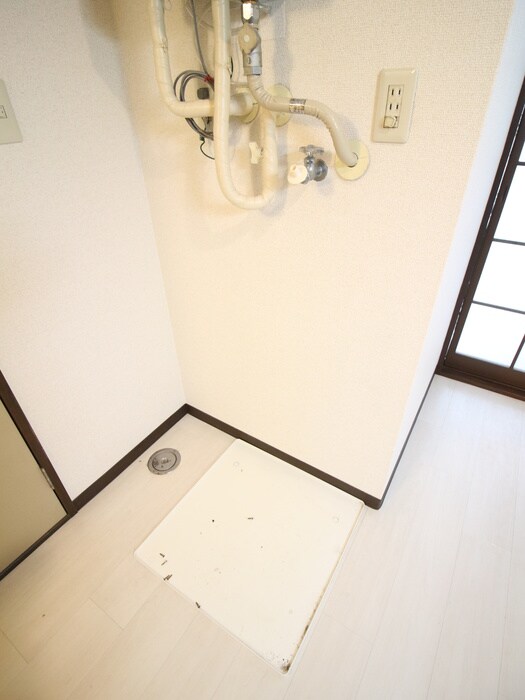 物件内観写真18　(洗濯機置場)