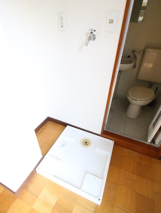 物件内観写真12　(洗濯機置場)