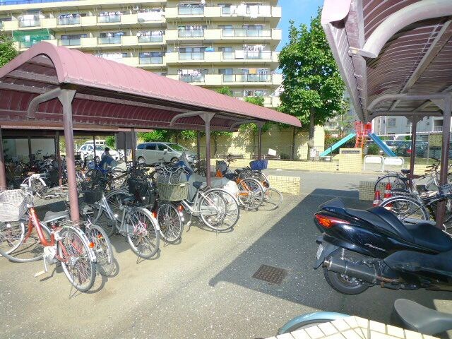 物件外観写真3　(駐輪場)