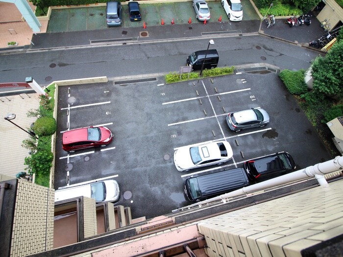 物件外観写真4　(駐車場)