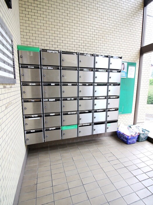 物件外観写真6　(エントランス部分)