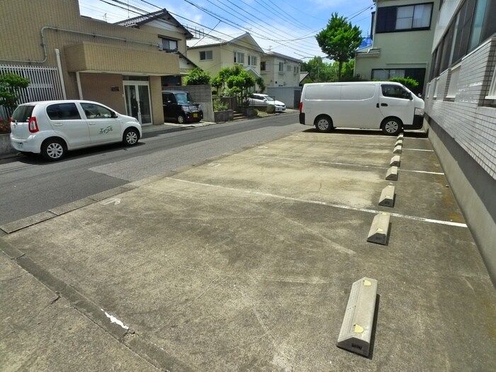 物件外観写真6　(駐車場)