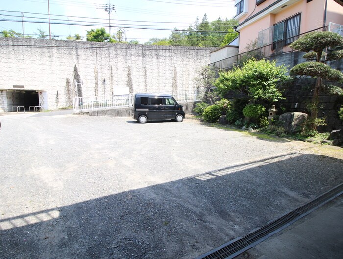 物件外観写真4　(駐車場)