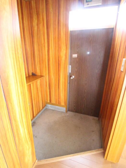 物件内観写真16　(玄関)