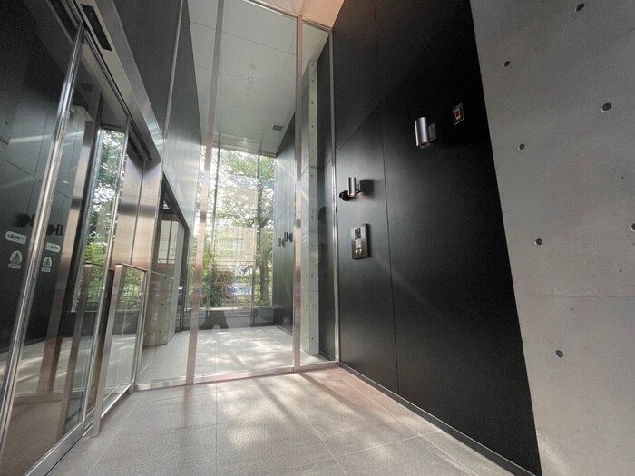 物件外観写真4　(エントランス部分)