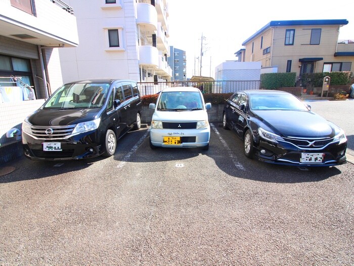 物件外観写真6　(駐車場)