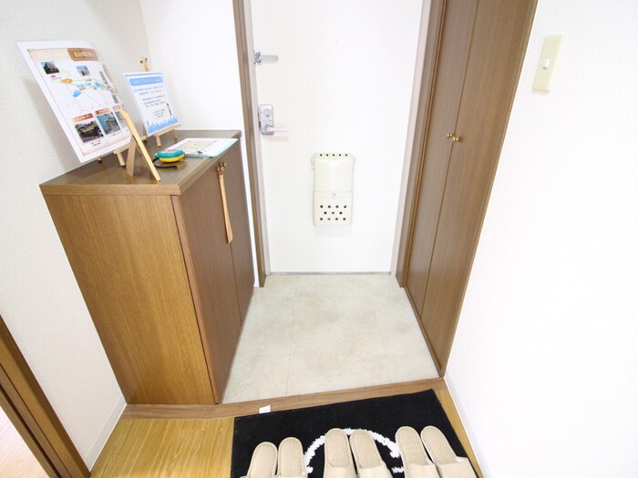 物件内観写真17　(玄関)