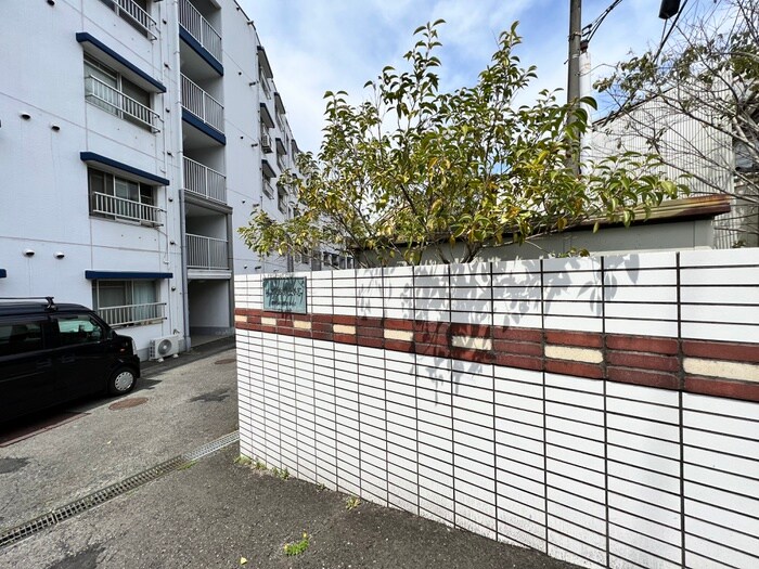 物件外観写真5　(エントランス部分)