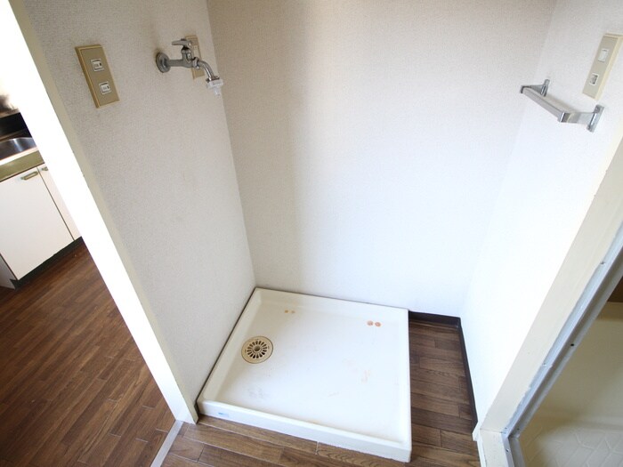 物件内観写真12　(洗濯機置場)