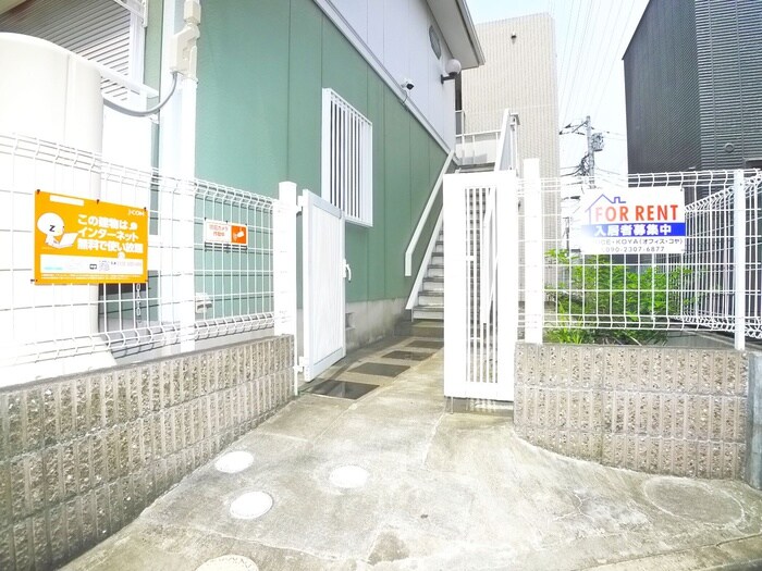 物件外観写真3　(エントランス部分)