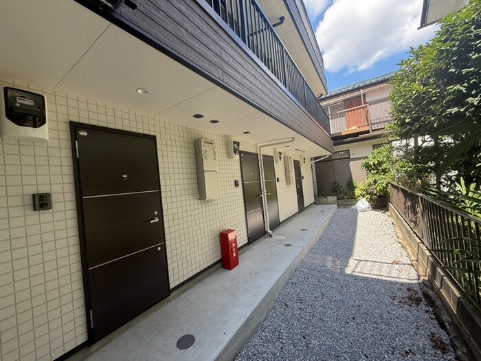 物件外観写真6　(エントランス部分)