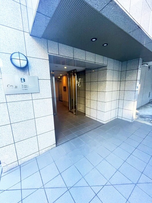 物件外観写真4　(エントランス部分)