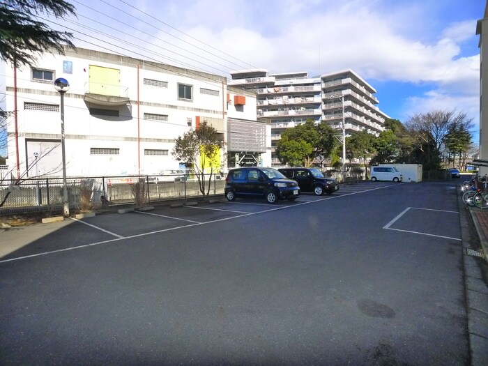 物件外観写真6　(駐車場)