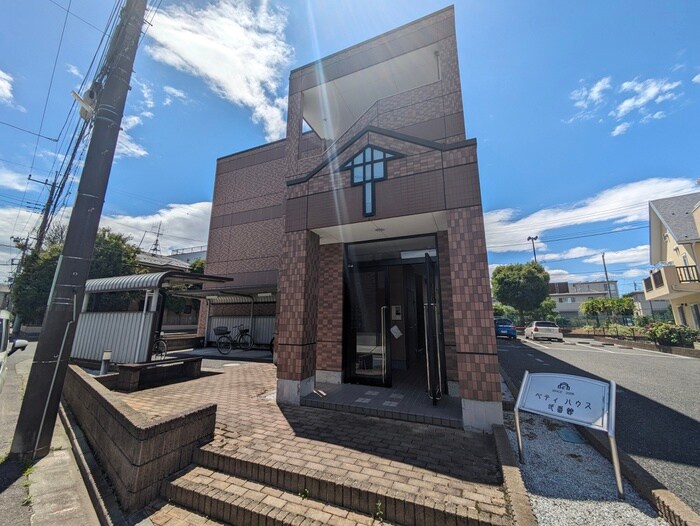 物件外観写真4　(エントランス部分)