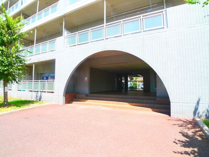 物件外観写真2　(エントランス部分)