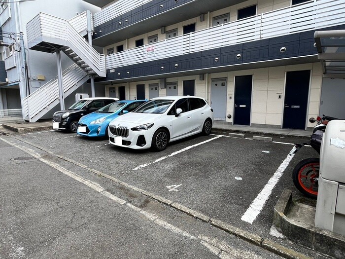 物件外観写真6　(駐車場)