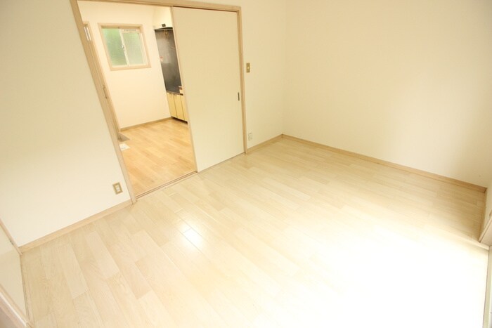 物件内観写真3　(居室)