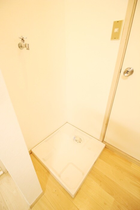 物件内観写真10　(洗濯機置場)