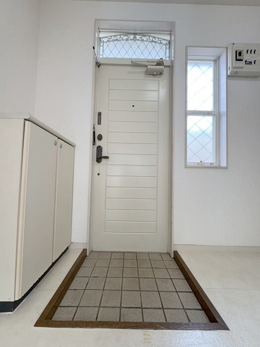 物件内観写真10　(玄関)