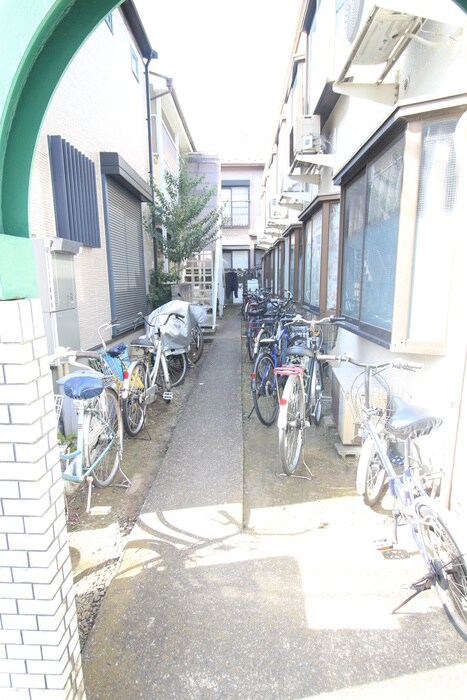 物件外観写真3　(エントランス部分)