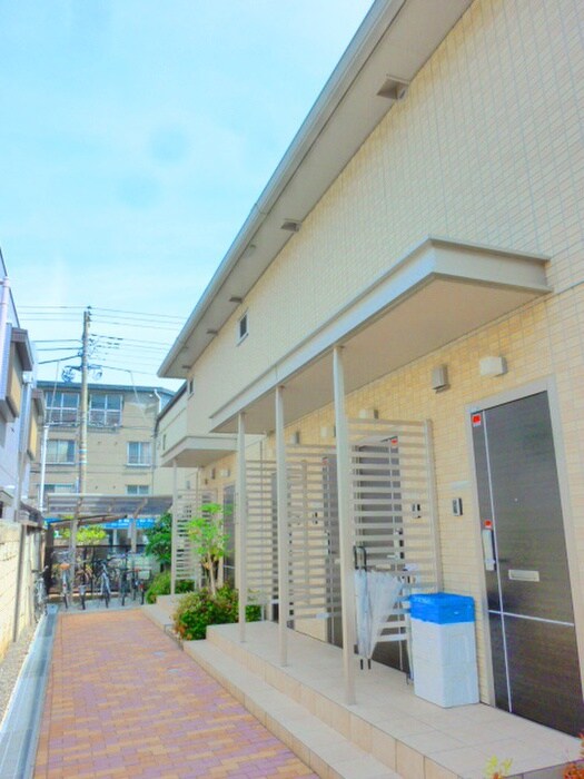 物件外観写真3　(エントランス部分)