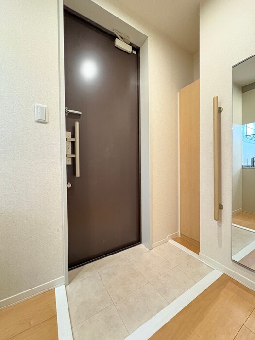 物件内観写真7　(玄関)