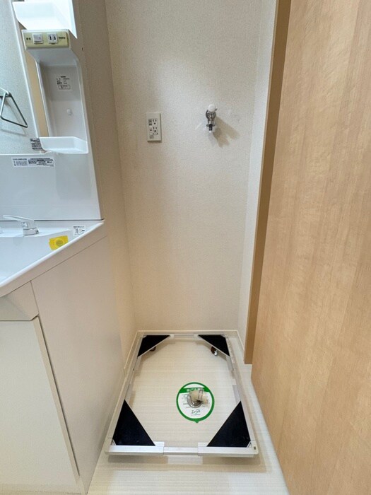 物件内観写真16　(洗濯機置場)