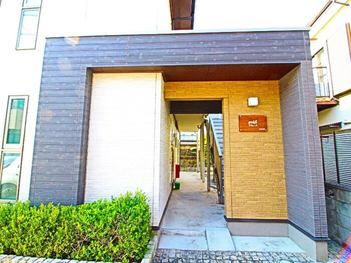 物件外観写真4　(エントランス部分)