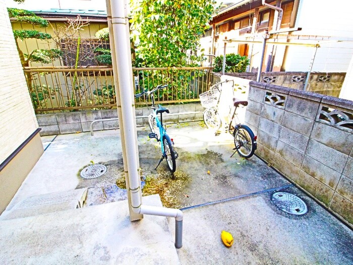 物件外観写真6　(駐輪場)