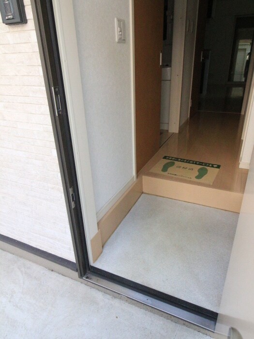 物件内観写真18　(玄関)