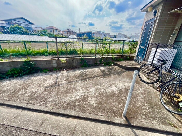 物件外観写真4　(駐車場)