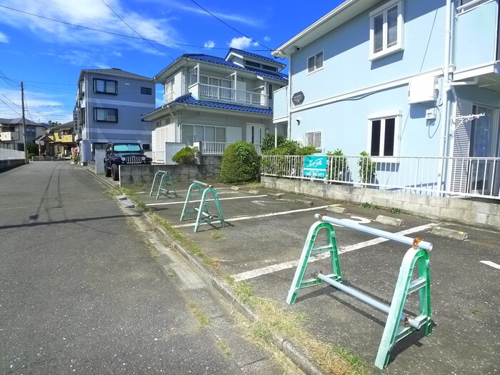 物件外観写真3　(駐車場)