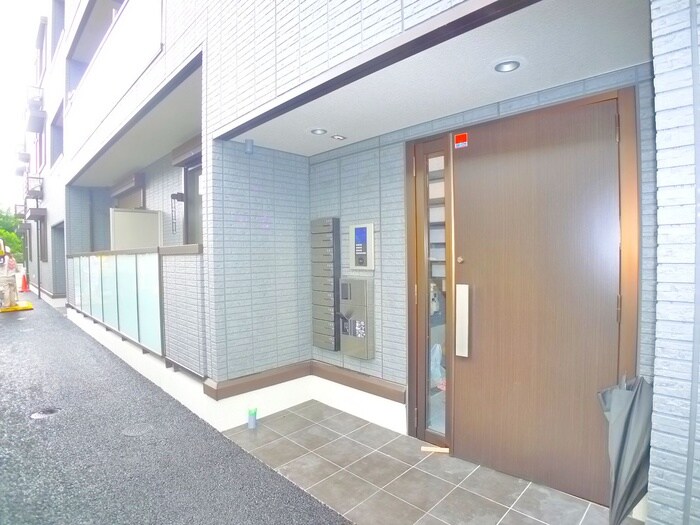 物件外観写真2　(エントランス部分)