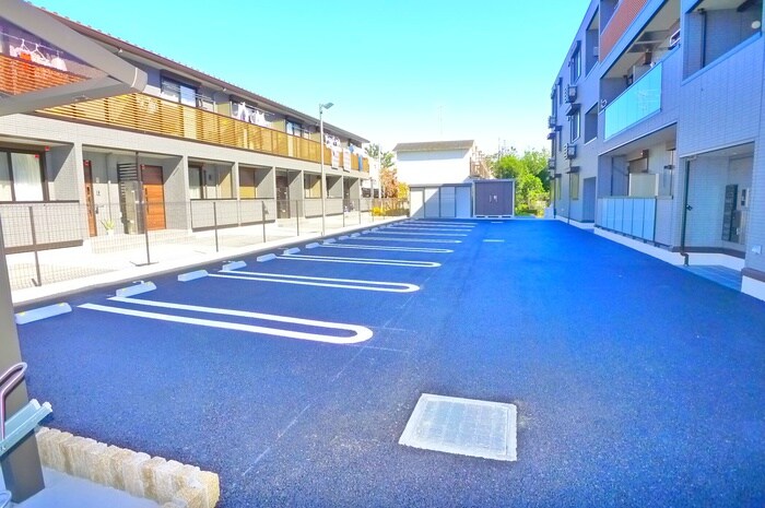 物件外観写真6　(駐車場)