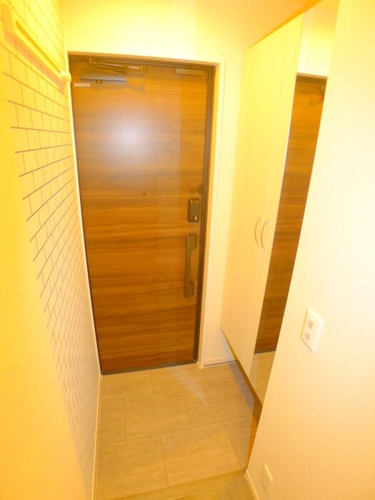 物件内観写真16　(玄関)