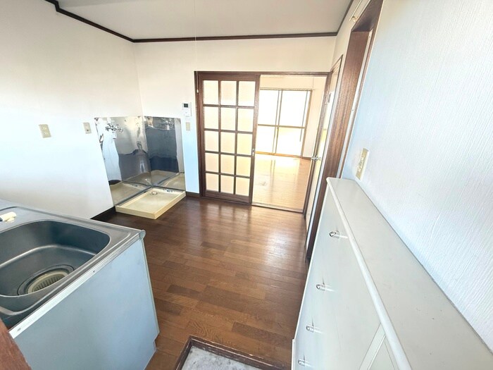 物件内観写真13　(玄関)