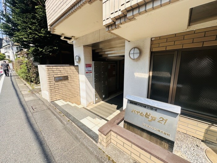 物件外観写真2　(エントランス部分)