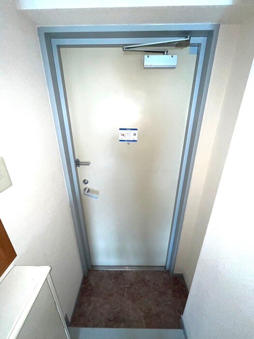 物件内観写真17　(玄関)