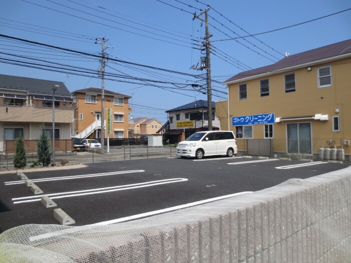 物件外観写真2　(駐車場)