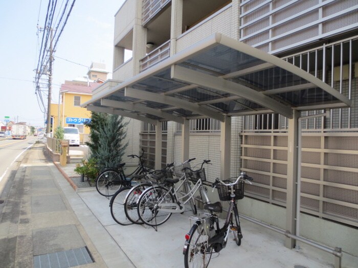 物件外観写真3　(駐輪場)