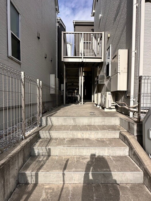 物件外観写真5　(エントランス部分)